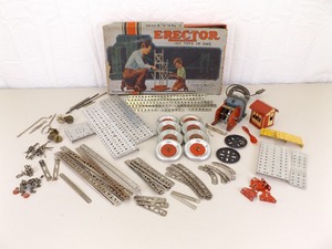 lot 3 image: Vintage Erector Set