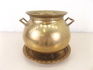 lot 15 image: Vintage SOLID Brass Footed Pot and Tray