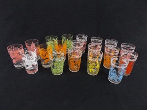 lot 31 image: 18 Vintage 1950s Howdy Doody and Davy Crockett Drinking Glasses