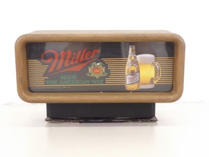 lot 32 image: WORKING Miller High Life Lighted Beer Sign