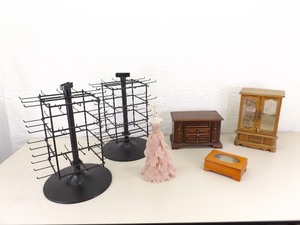 lot 44 image: Lot of Various Jewelry Stands, Displays, and Boxes