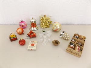 lot 45 image: Lot of Vintage Christmas Ornaments