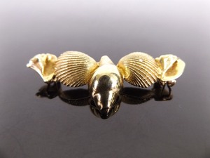 lot 70 image: 14k SOLID Yellow Gold Shell Slide Pendant
