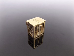 lot 73 image: 14k Yellow Gold Treasure Box CharmPendant
