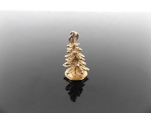 lot 76 image: 14k Yellow Gold Pine Tree CharmPendant