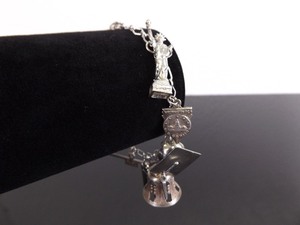 lot 85 image: Vintage .925 Sterling Silver Charm Bracelet w9 Charms