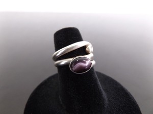 lot 93 image: .925 Sterling Silver Purple Chrysoberyl Cats Eye Cabochon Ring Size 5.25