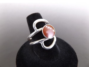 lot 94 image: .925 Sterling Silver Inlayed Coral Ring Size 8.25