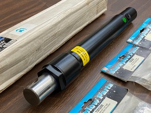 lot 21 image: New Single-Acting Cylinder