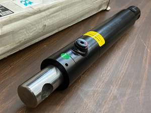 lot 22 image: New Double-Acting Cylinder