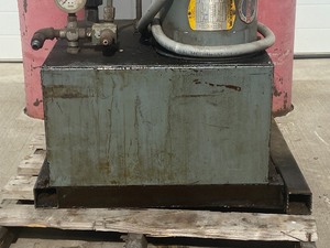 lot 8 image: Hydraulic Pump With Reservoir