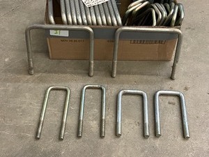 lot 31 image: 40# Box Of Assorted U-Bolts