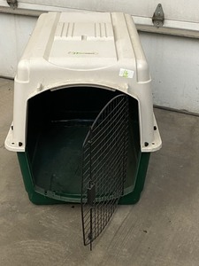 lot 16 image: Remington Travel Kennel