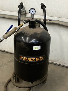 lot 23 image: Black Bull Abrasive Blaster