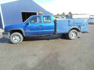 lot 3 image: 2003 Chevy Silverado K2500 HD 4x4