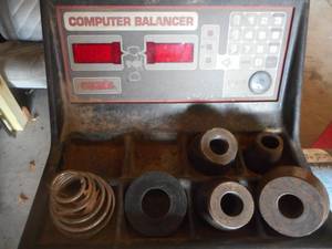 lot 5 image: Coats Tire Balancer - Model 700