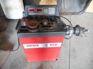 lot 6 image: Coats Tire Balancer - Model 850