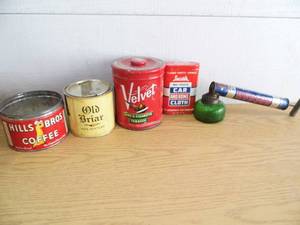 lot 11 image: Sprayer - Vintage Tins