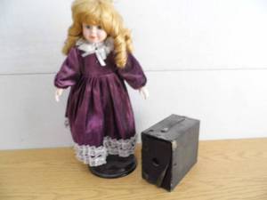 lot 17 image: Brownie Camera - Porcelain Doll