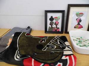 lot 41 image: Buccaneers Throw - Decor