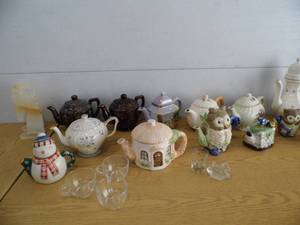 lot 49 image: Teapots