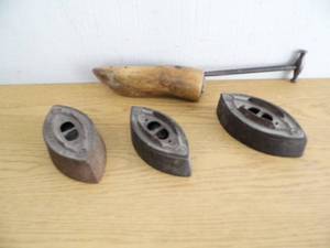 lot 55 image: Lot of 3 Sad Irons