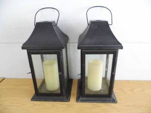 lot 61 image: Lot of 2 Lanterns wLED Candles