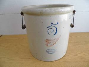 lot 70 image: Red Wing Crock