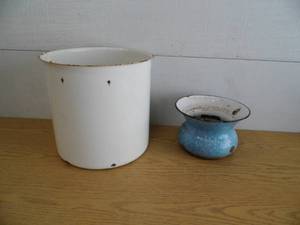 lot 77 image: Enamelware Bucket - Spitoon