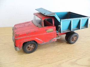 lot 84 image: Vintage Tonka Dump Truck