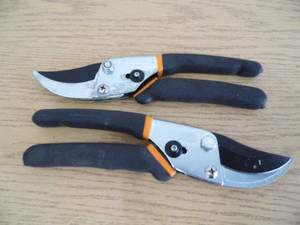 lot 87 image: Lot of 2 Pair Fiskars Cutters