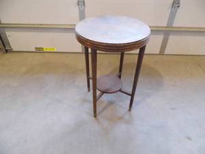 lot 3 image: Round Table