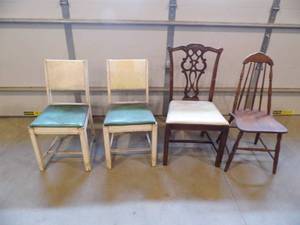 lot 8 image: Lot of 4 Antique Chairs