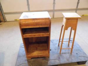 lot 16 image: Lot of 2 Stands