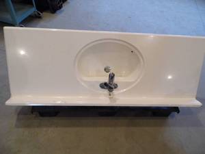 lot 25 image: 60 Bathroom Sink