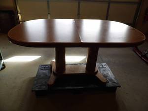 lot 26 image: Dining Table