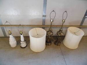 lot 29 image: Lot of 2 Heavy Brass Lamps - 2 White Lamps