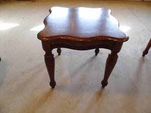 lot 30 image: End Table