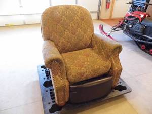 lot 34 image: Recliner