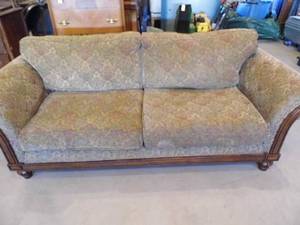 lot 35 image: Sofa