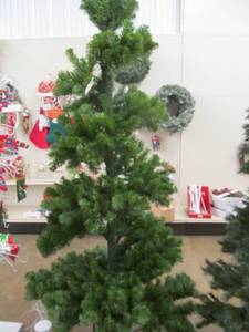lot 335 image: Christmas Dcor