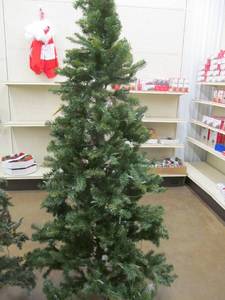 lot 338 image: Christmas Dcor