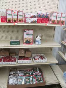 lot 342 image: Christmas Dcor