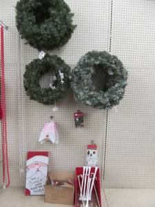 lot 344 image: Christmas Dcor