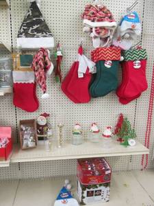 lot 345 image: Christmas Dcor