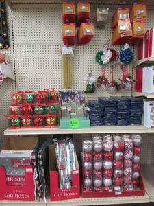 lot 348 image: Christmas Dcor