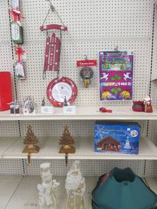lot 350 image: Christmas Dcor