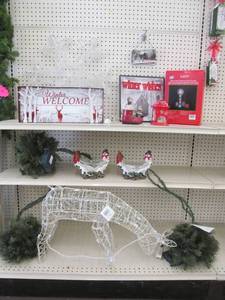 lot 351 image: Christmas Dcor