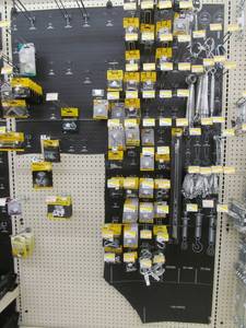 lot 46 image: hardware