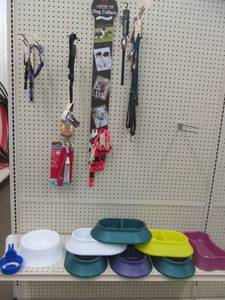 lot 172 image: pet supplies